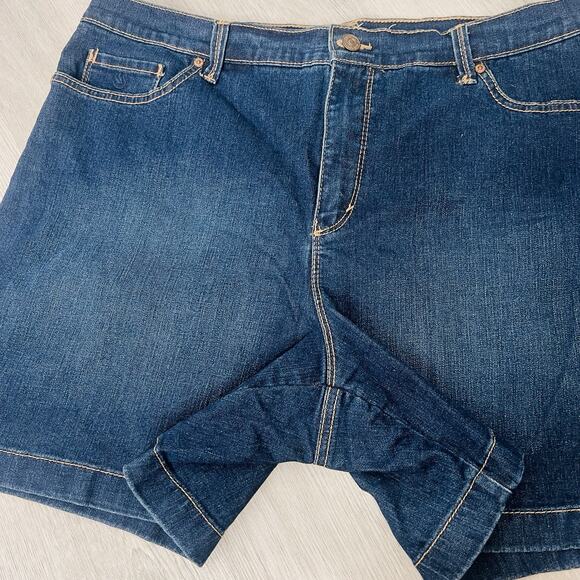 Gloria Vanderbilt All Around Slimming Effect Jean Amanda Shorts Blue- No Tag - Picture 2 of 8